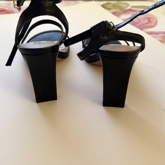 Black strappy shoes with ankle strap - Picture 5 of 5